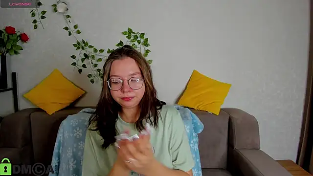 Snapshot of Nuura_Moore chatting on December 5, 2025, 1:05 am Nuura Moore online show from December 5, 2025, 1:05 am