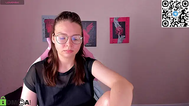 Snapshot of Nuura_Moore chatting on November 21, 2025, 1:15 am Nuura Moore online show from November 21, 2025, 1:15 am