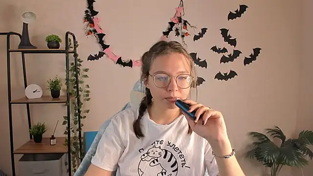 Snapshot of Nuura_Moore chatting on November 6, 2025, 1:09 am Nuura Moore online show from November 6, 2025, 1:09 am