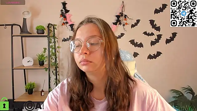 Snapshot of Nuura_Moore chatting on November 5, 2025, 12:58 am Nuura Moore online show from November 5, 2025, 12:58 am