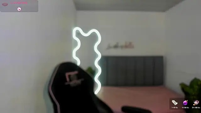 THIANA TAY online show from October 25, 2025, 2:55 am