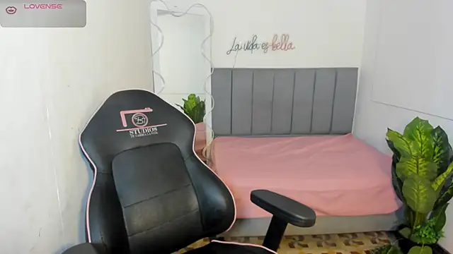 THIANA TAY online show from October 24, 2025, 1:59 am