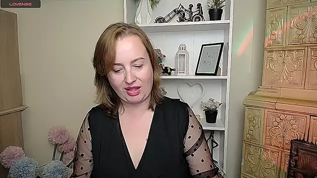 HelenFl online show from October 7, 2025, 8:26 am
