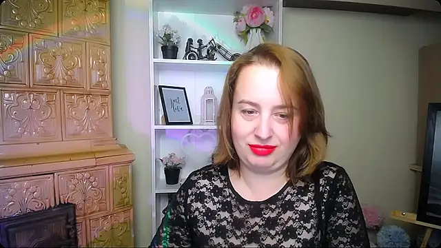 Snapshot of HelenFl chatting on November 21, 2025, 7:40 am HelenFl online show from November 21, 2025, 7:40 am