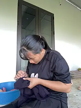 TrangNemo online show from October 17, 2025, 12:58 am