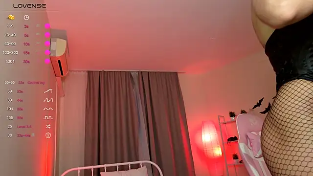 ShayLisse online show from October 25, 2025, 3:17 am