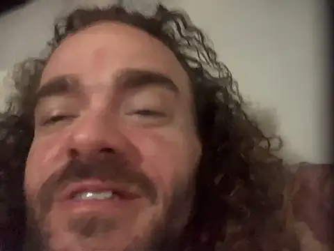 Snapshot of LumpaCoal chatting on April 9, 2026, 8:26 pm LumpaCoal online show from April 9, 2026, 8:26 pm