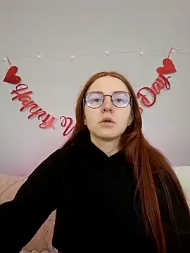 Evarey  online show from February 8, 2026, 5:49 am