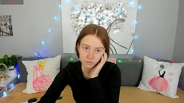 Snapshot of Evarey_ chatting on December 15, 2025, 5:13 am Evarey online show from December 15, 2025, 5:13 am