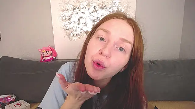 Snapshot of Evarey_ chatting on October 9, 2025, 4:35 am Evarey online show from October 9, 2025, 4:35 am