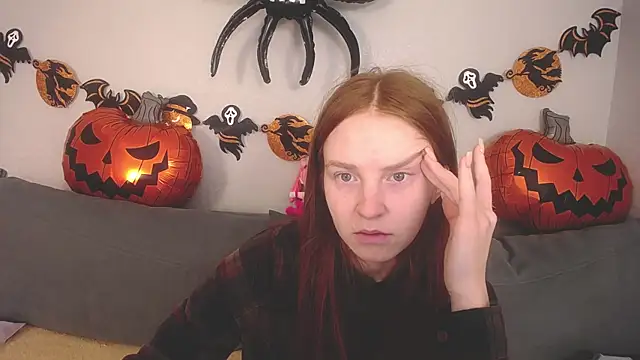 Snapshot of Evarey_ chatting on November 2, 2025, 5:45 am Evarey online show from November 2, 2025, 5:45 am