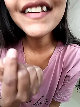 Snapshot of anshika0124 chatting on November 21, 2025, 5:28 am anshika0124 online show from November 21, 2025, 5:28 am