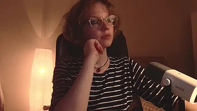 Snapshot of emymayy chatting on June 20, 2026, 7:19 pm emymayy online show from June 20, 2026, 7:19 pm