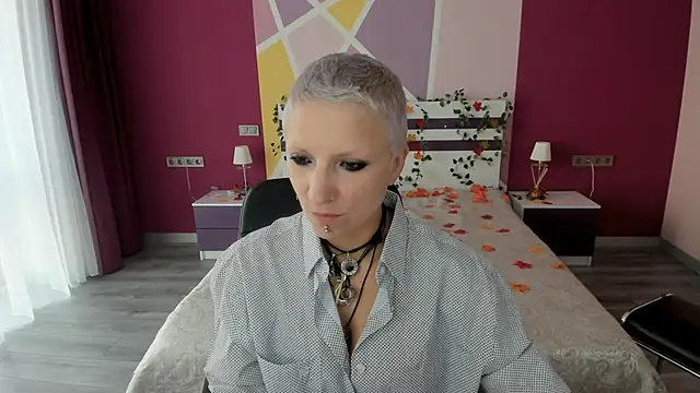 LiluSprings online show from October 7, 2025, 5:41 am