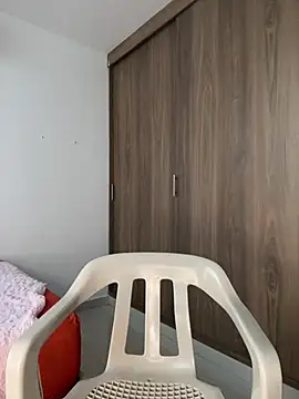 Snapshot of emi_star chatting on August 5, 2026, 10:37 pm emi star online show from August 5, 2026, 10:37 pm