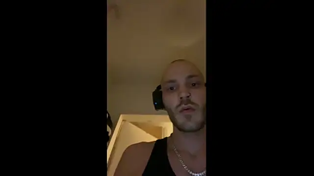 Snapshot of MolleDolle chatting on April 2, 2026, 4:46 pm MolleDolle online show from April 2, 2026, 4:46 pm