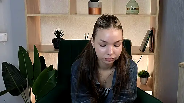 HanneloreTondreau online show from October 7, 2025, 7:31 am