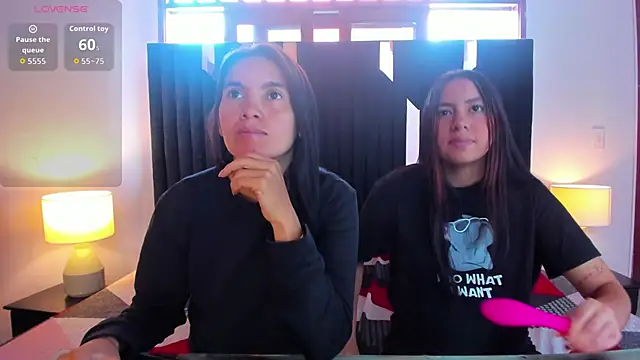 Snapshot of Sofy_and_Mia chatting on November 4, 2025, 12:20 pm Sofy and Mia online show from November 4, 2025, 12:20 pm