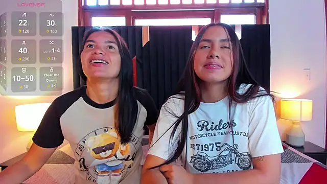 Snapshot of Sofy_and_Mia chatting on October 24, 2025, 12:04 pm Sofy and Mia online show from October 24, 2025, 12:04 pm