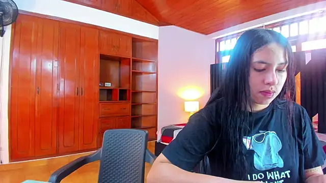 Snapshot of Sofy_and_Mia chatting on October 10, 2025, 12:39 pm Sofy and Mia online show from October 10, 2025, 12:39 pm