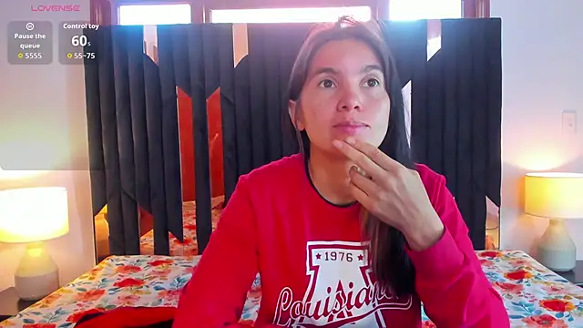 Snapshot of Sofy_and_Mia chatting on December 1, 2025, 12:39 pm Sofy and Mia online show from December 1, 2025, 12:39 pm