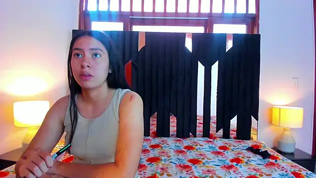 Snapshot of Sofy_and_Mia chatting on October 17, 2025, 12:18 pm Sofy and Mia online show from October 17, 2025, 12:18 pm