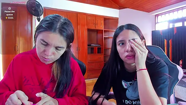 Sofy and Mia online show from January 7, 2026, 12:54 pm