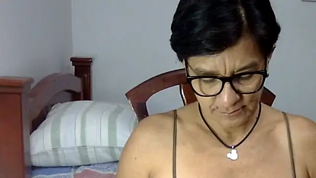 Snapshot of LunaLUVX chatting on October 19, 2025, 2:47 am LunaLUVX online show from October 19, 2025, 2:47 am