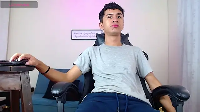 Snapshot of Alancum7 chatting on March 13, 2026, 12:43 pm Alancum7 online show from March 13, 2026, 12:43 pm