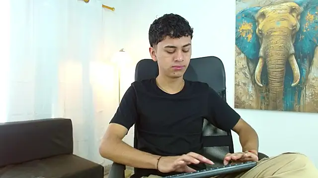 Snapshot of Alancum7 chatting on November 29, 2025, 12:49 pm Alancum7 online show from November 29, 2025, 12:49 pm