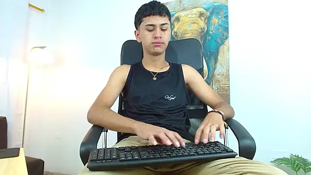 Snapshot of Alancum7 chatting on November 5, 2025, 1:03 pm Alancum7 online show from November 5, 2025, 1:03 pm