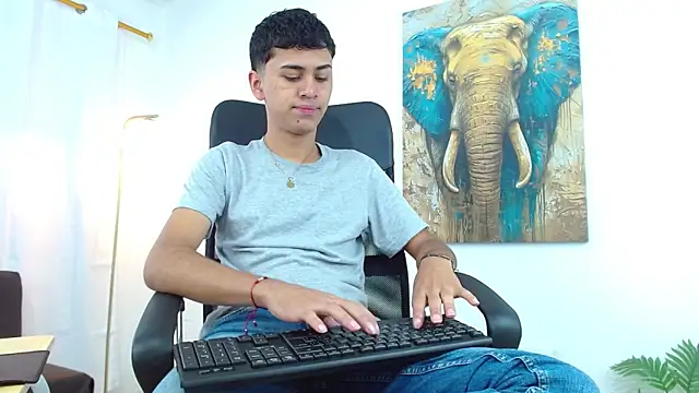 Snapshot of Alancum7 chatting on November 4, 2025, 1:04 pm Alancum7 online show from November 4, 2025, 1:04 pm