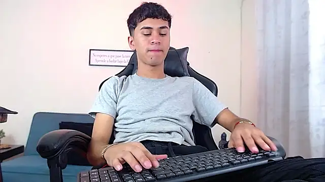 Snapshot of Alancum7 chatting on March 20, 2026, 1:01 pm Alancum7 online show from March 20, 2026, 1:01 pm