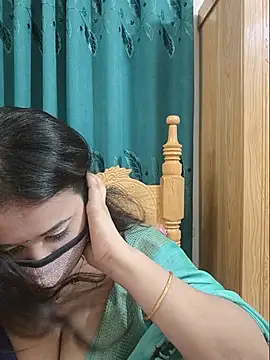 Snapshot of Beauty_Queen_Soniya chatting on June 16, 2026, 2:50 pm Beauty Queen Soniya online show from June 16, 2026, 2:50 pm