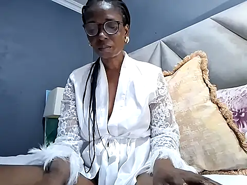 Snapshot of NaughtyCouga chatting on June 16, 2026, 5:18 am NaughtyCouga online show from June 16, 2026, 5:18 am