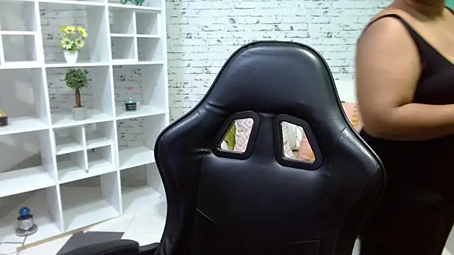 hannahjackson  online show from October 14, 2025, 11:22 am