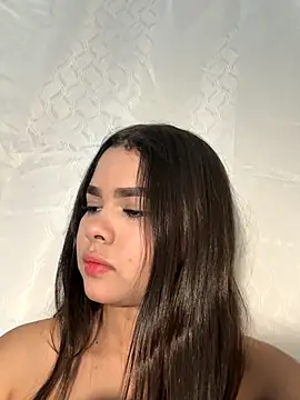 Snapshot of TianaGlow44 chatting on November 29, 2025, 1:28 am TianaGlow44 online show from November 29, 2025, 1:28 am