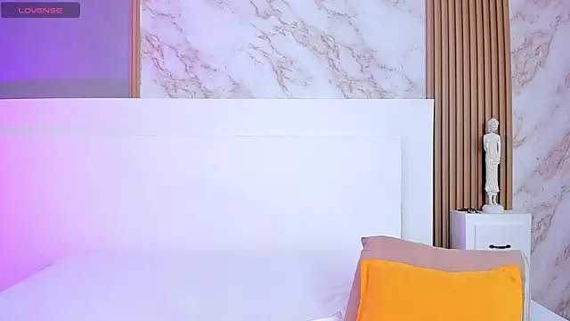 Snapshot of TianaGlow44 chatting on October 18, 2025, 12:07 pm TianaGlow44 online show from October 18, 2025, 12:07 pm