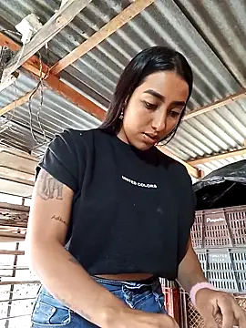 Snapshot of Queen_sofya chatting on December 18, 2025, 8:01 pm Queen sofya online show from December 18, 2025, 8:01 pm