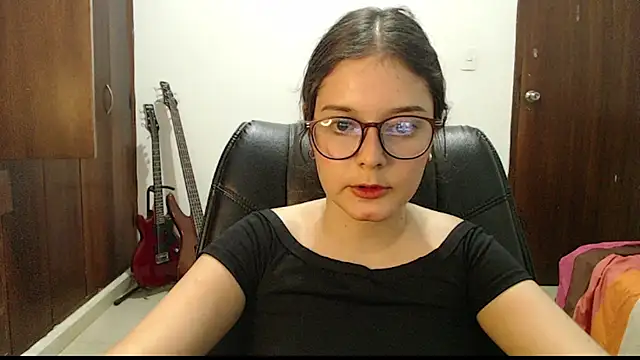 CarlaLorez online show from March 8, 2026, 6:06 am