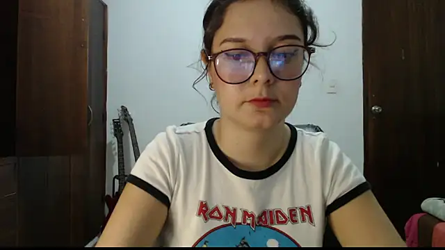 CarlaLorez online show from May 19, 2026, 10:39 pm