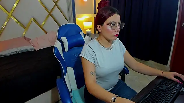 Snapshot of allison_mc chatting on July 16, 2026, 12:13 pm allison mc online show from July 16, 2026, 12:13 pm