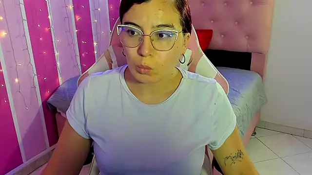 Snapshot of allison_mc chatting on November 8, 2025, 3:54 am allison mc online show from November 8, 2025, 3:54 am