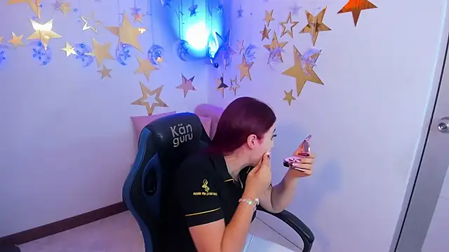 Snapshot of allison_mc chatting on December 5, 2025, 3:27 am allison mc online show from December 5, 2025, 3:27 am