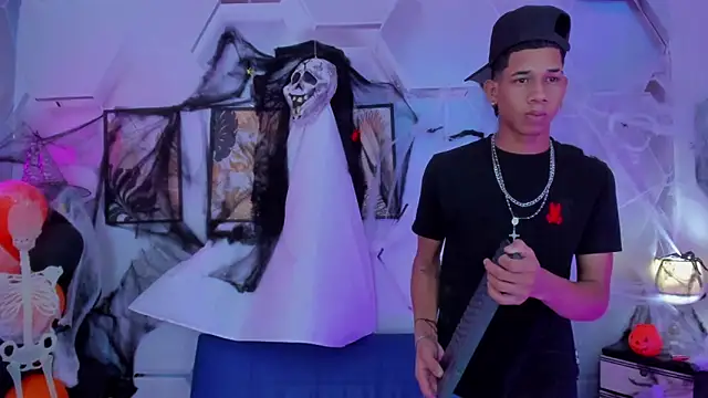 Snapshot of Little_nicoll chatting on October 29, 2025, 11:47 pm Little nicoll online show from October 29, 2025, 11:47 pm