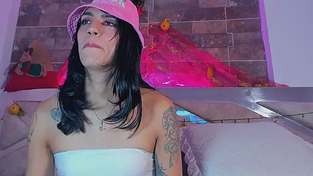 Snapshot of tahhlia_rouge chatting on November 25, 2025, 5:57 pm tahhlia rouge online show from November 25, 2025, 5:57 pm