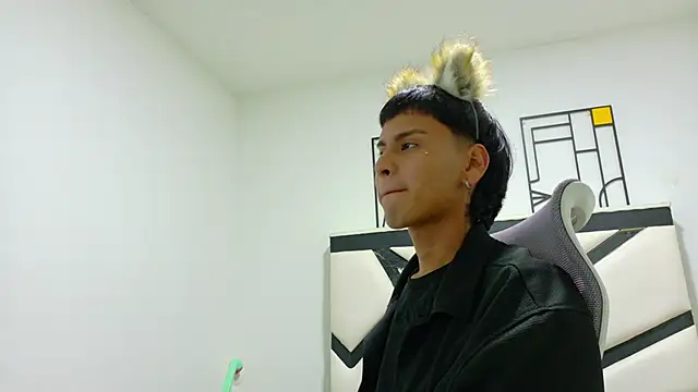 Snapshot of SEBAS_LOVER_ chatting on November 14, 2025, 11:41 pm SEBAS LOVER online show from November 14, 2025, 11:41 pm