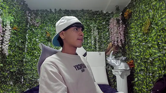 Snapshot of SEBAS_LOVER_ chatting on October 17, 2025, 9:38 pm SEBAS LOVER online show from October 17, 2025, 9:38 pm