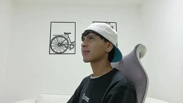 Snapshot of SEBAS_LOVER_ chatting on October 14, 2025, 9:15 pm SEBAS LOVER online show from October 14, 2025, 9:15 pm