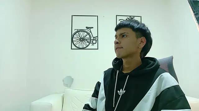 Snapshot of SEBAS_LOVER_ chatting on October 28, 2025, 8:08 pm SEBAS LOVER online show from October 28, 2025, 8:08 pm